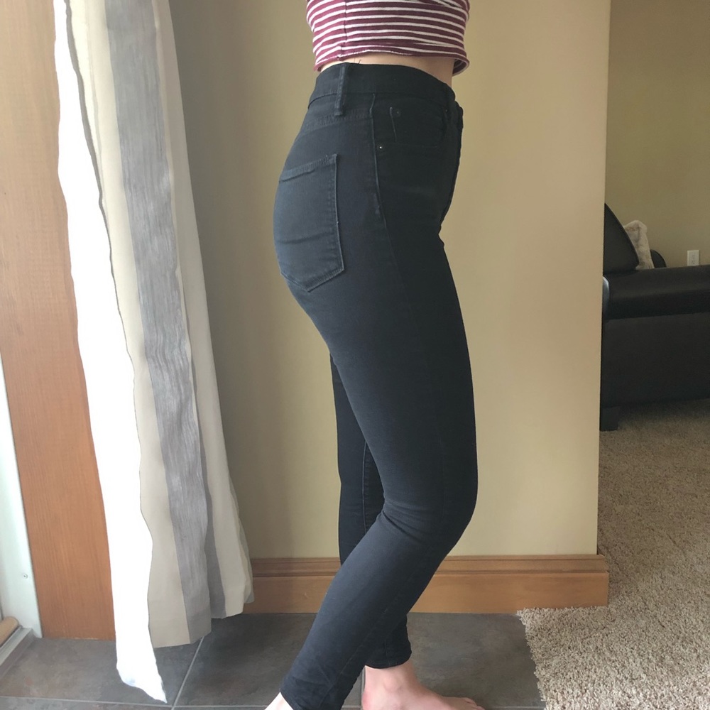 Black GAP super high rise jeans
